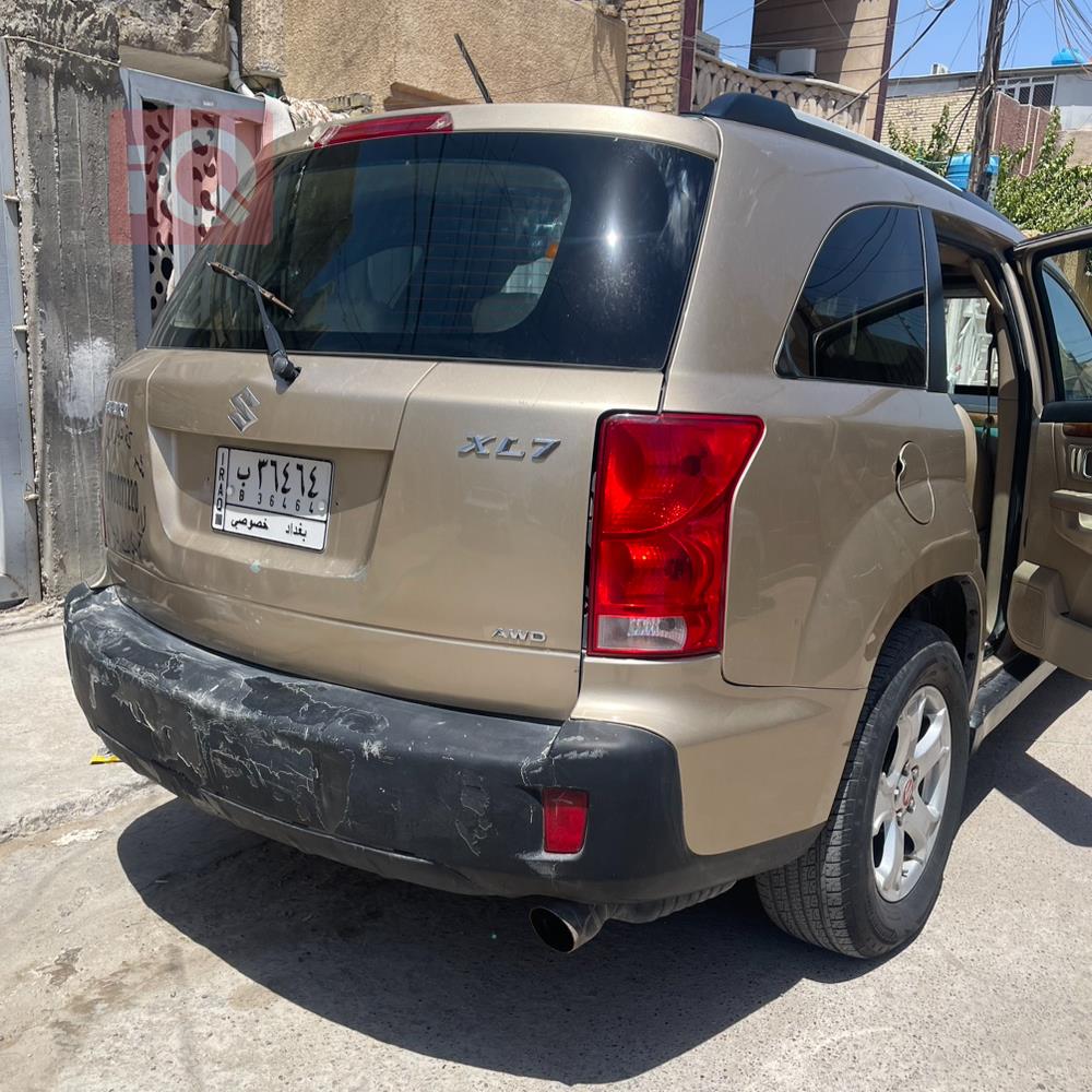 سوزوكي XL7